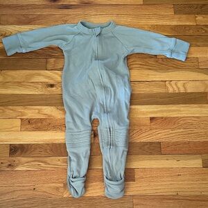 Goumi Baby Footed One-Piece Zipper Romper - Light Green